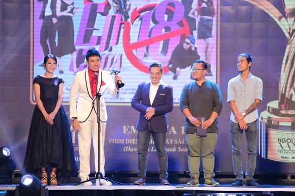HHen Niê trao giải Nam diễn viên xuất sắc cho NSƯT Hữu Châu-7