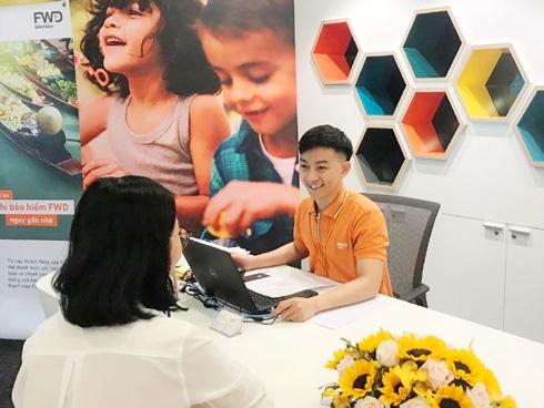 Rút 10 triệu, khách hàng ở Sài Gòn phải đi 10 máy ATM-4