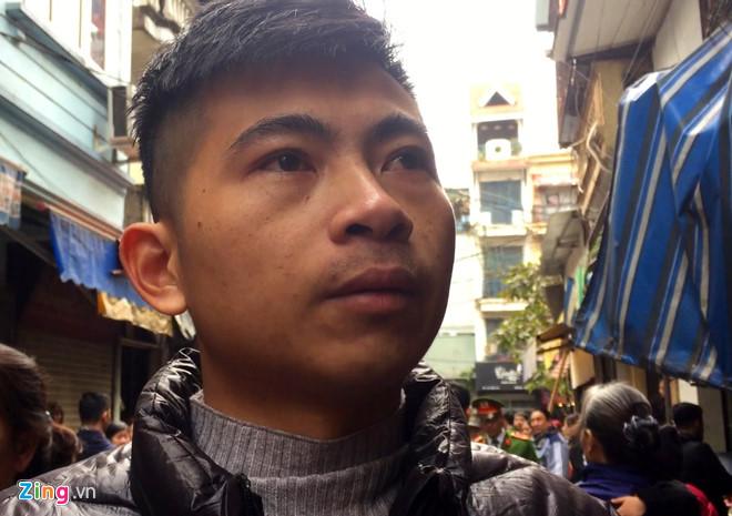 Người hùng kể phút leo 4 tầng cứu 2 cụ già trong căn nhà cháy-2