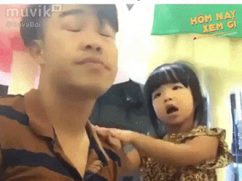 Màn cãi tay đôi bất phân thắng bại siêu đáng yêu của cô bé với bố khiến dân tình thích thú-1