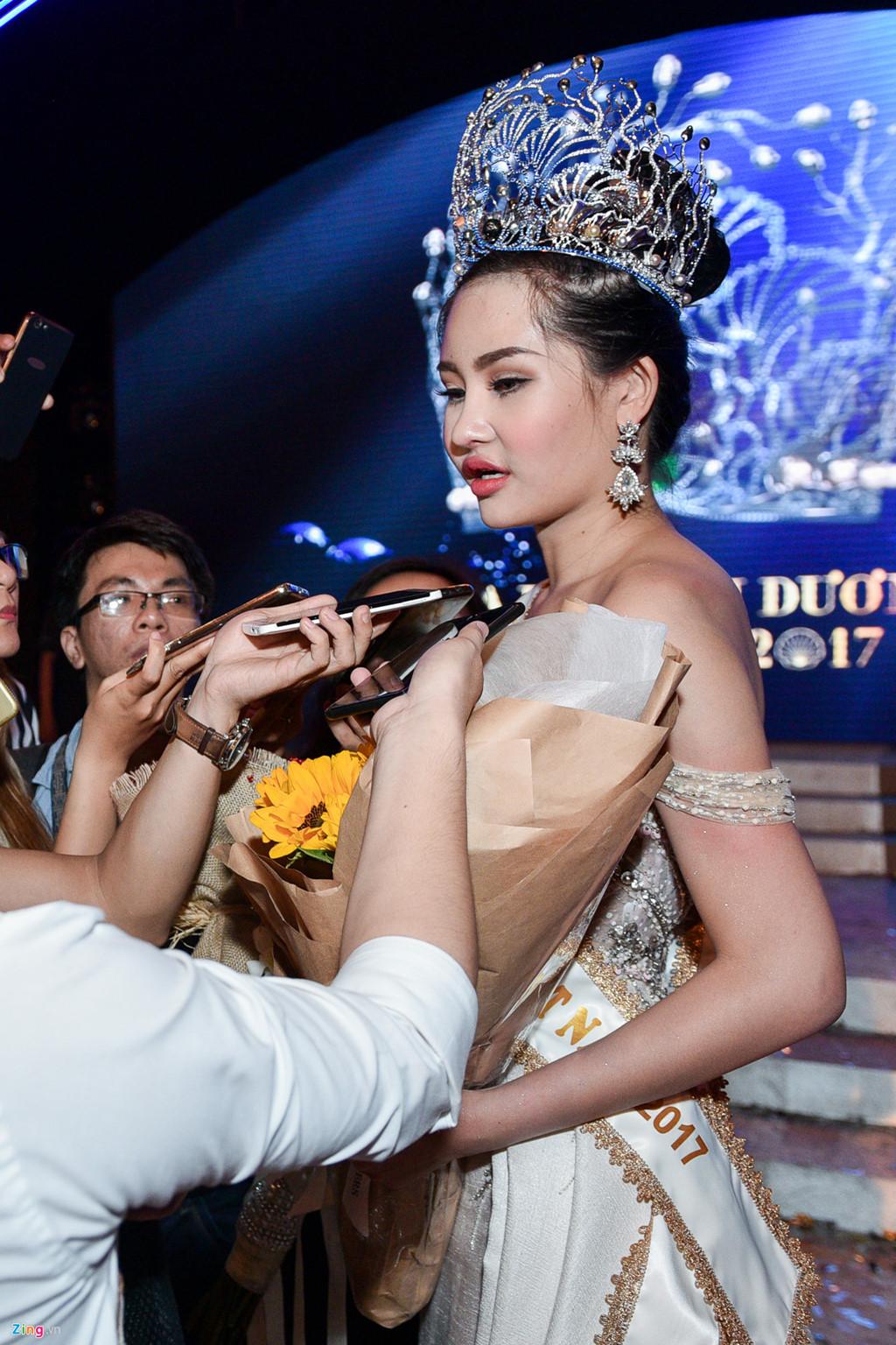 Hai tháng đội vương miện đầy sóng gió của Hoa hậu Đại Dương Ngân Anh-3