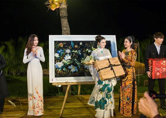 Hai tháng đội vương miện đầy sóng gió của Hoa hậu Đại Dương Ngân Anh-13