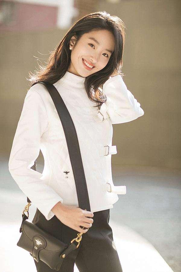 Danh tính mỹ nhân 9x ra sức chèn ép khiến Lưu Diệc Phi tức tưởi vì mất vai-7