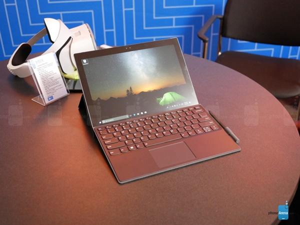 Laptop chạy chip di động Lenovo Miix 630 giá 18,1 triệu đồng-1