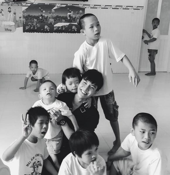 Hot girl - hot boy Việt: Bắt kịp trend, Minh Châu mang về cả triệu view trong cover Người lạ ơi!-3