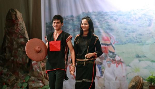 Ảnh năm 19 tuổi của Hoa hậu Hoàn vũ HHen Niê gây chú ý-2