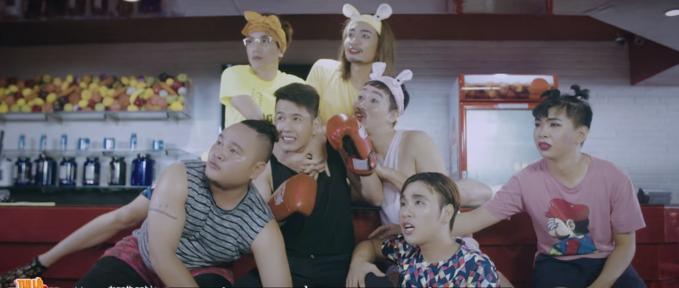 Tranh giành trai đẹp, Trấn Thành bị hội chị em bạn dì của BB Trần đánh cho sấp mặt-4