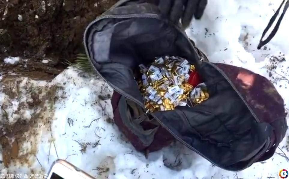 Giấu nhiều vàng dưới ngôi mộ của người vợ quá cố, tội ác của chồng bị phanh phui-4