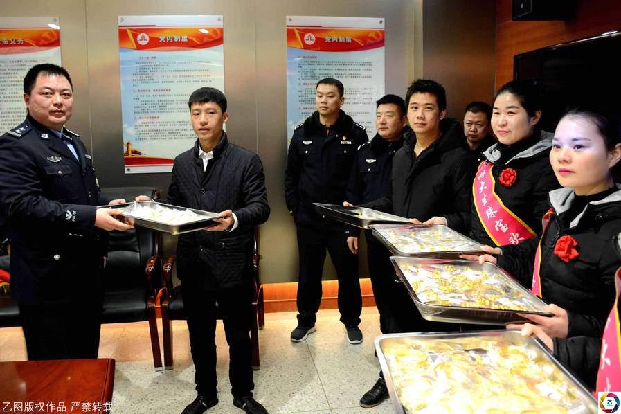 Giấu nhiều vàng dưới ngôi mộ của người vợ quá cố, tội ác của chồng bị phanh phui-5