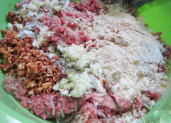 MÓN ĂN NGÀY TẾT: Cách làm nem chua ngon lai rai ngày Tết-4