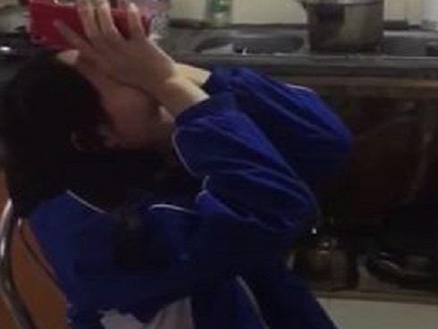 Cô gái gào thét đau khổ chỉ vì được có... 8 điểm môn Triết học