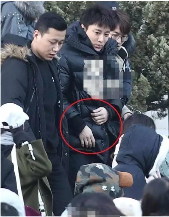 Giả Nãi Lượng bỏ nhẫn cưới sau vụ Lý Tiểu Lộ ngoại tình với em nuôi-1