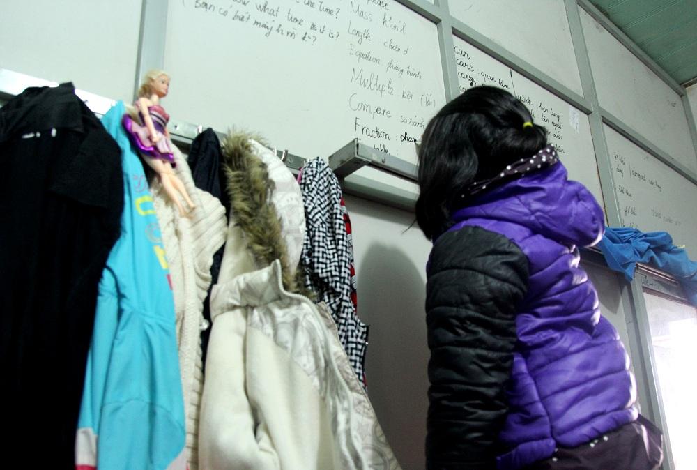 Bà mẹ nông dân dạy con bắn tiếng Anh như gió-2