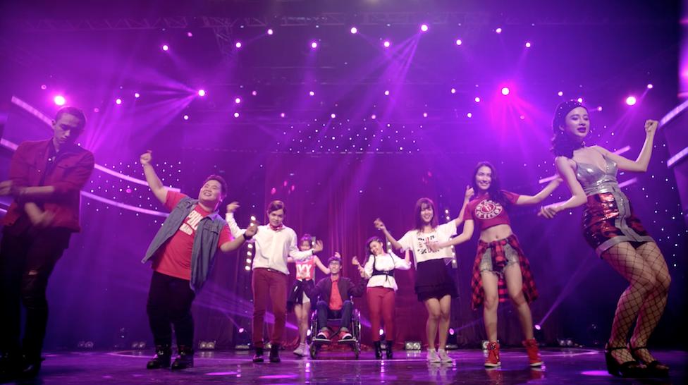 Angela Phương Trinh khệ nệ bụng bầu hát tặng con gái trong Glee tập 21-4