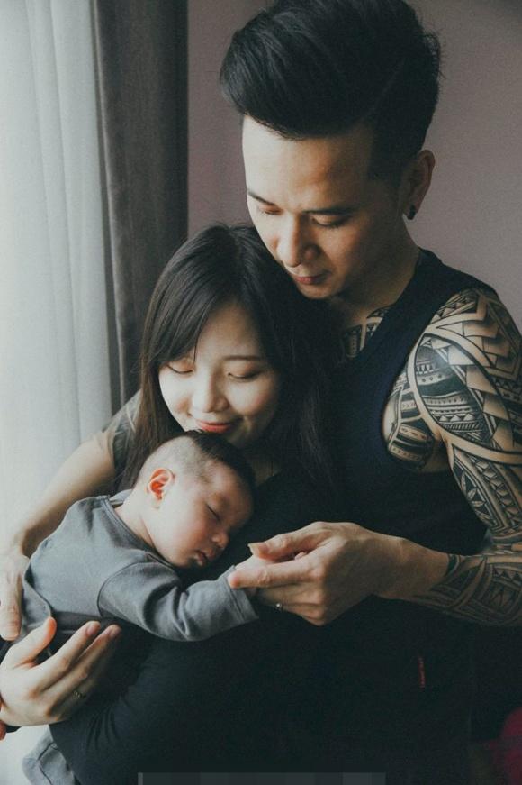 Hot girl - hot boy Việt: Lê Tấn Lợi gồng mình khi hát live Chợt nhớ tình đầu-2