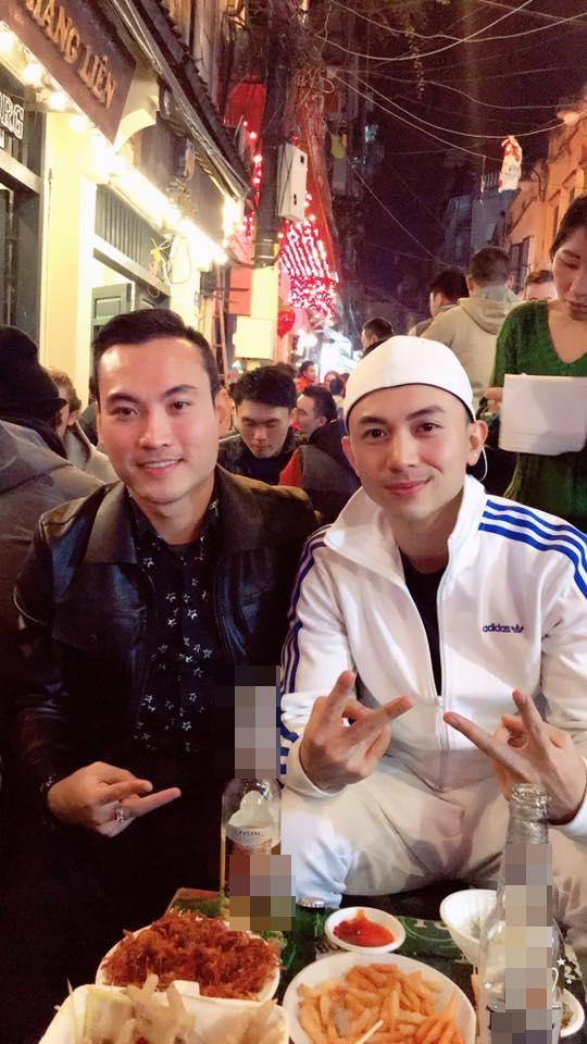 Hot girl - hot boy Việt: Lê Tấn Lợi gồng mình khi hát live Chợt nhớ tình đầu-10