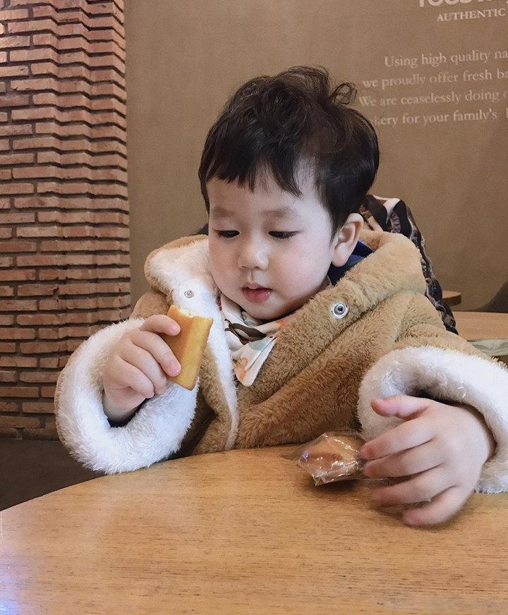 Hot girl - hot boy Việt: Lê Tấn Lợi gồng mình khi hát live Chợt nhớ tình đầu-8