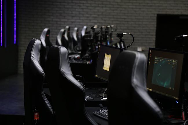 Cận cảnh phòng game siêu hoành tráng cho giải Liên Minh Huyền Thoại 2018-9