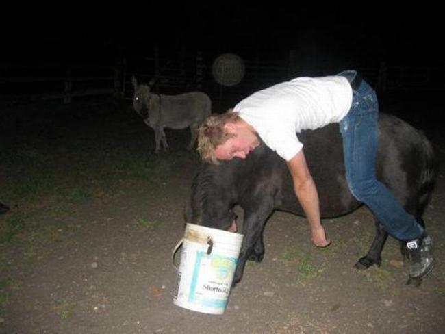 Cẩn thận ngã ngửa với những con người quái dị-9