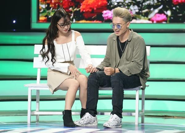 4 soái ca Vì yêu mà đến trổ tài bịt mắt đánh son thần sầu khiến khán giả cười nghiêng ngả-1