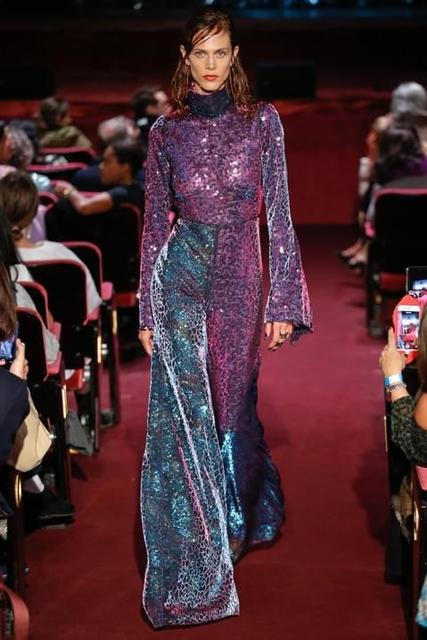 Mỹ nhân Vbiz chạy đua với mốt sequins, hứa hẹn ‘bùng nổ’ trong năm 2018-10