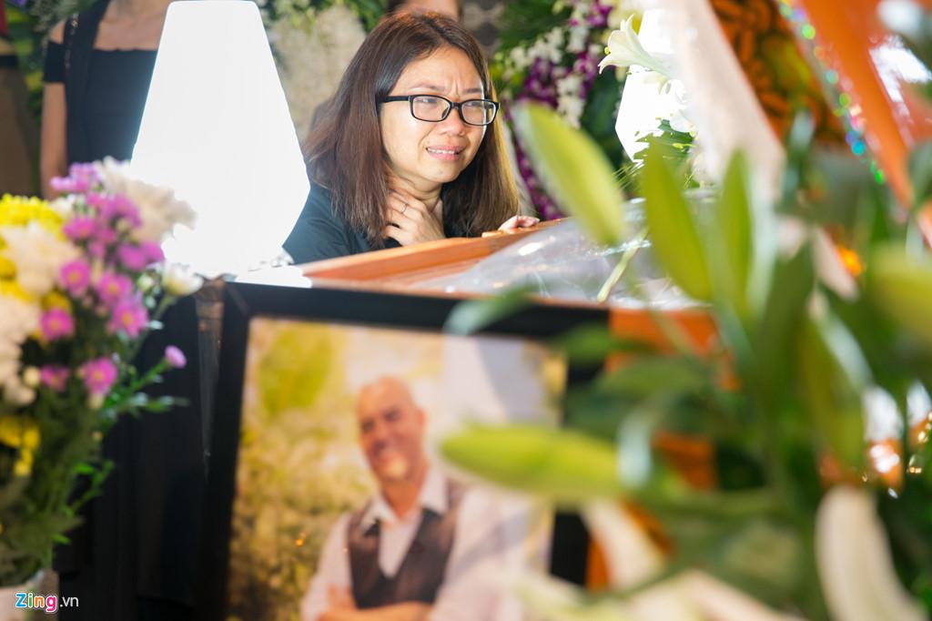 Victor Vũ, Kathy Uyên nghẹn ngào đưa tiễn đạo diễn Yêu đi, đừng sợ-1