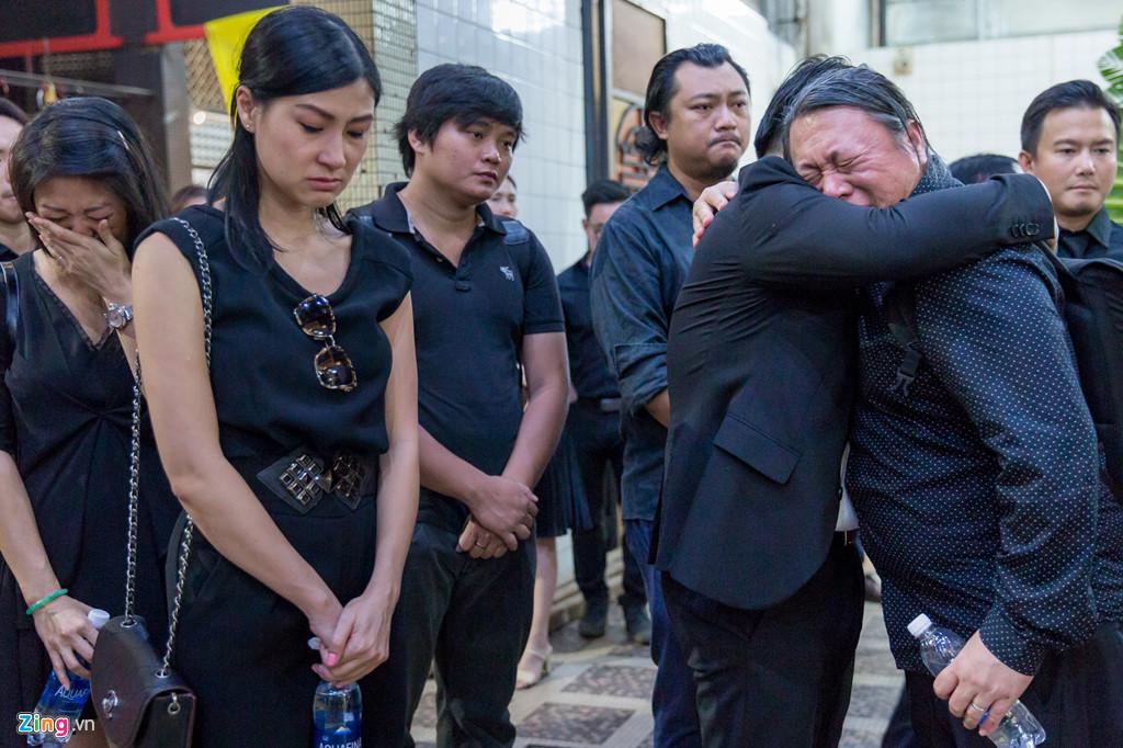 Victor Vũ, Kathy Uyên nghẹn ngào đưa tiễn đạo diễn Yêu đi, đừng sợ-7