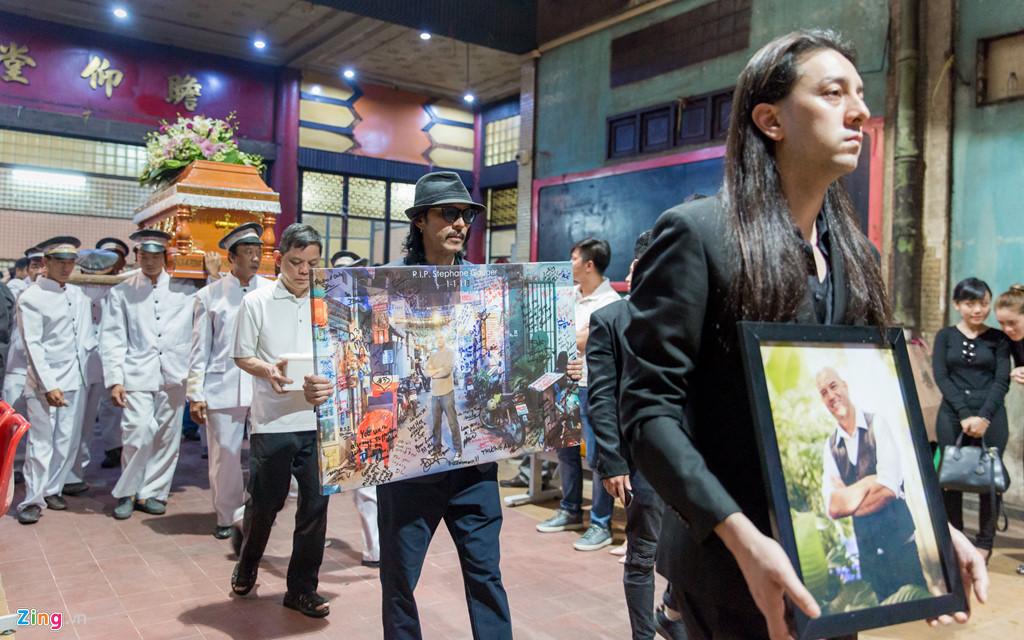 Victor Vũ, Kathy Uyên nghẹn ngào đưa tiễn đạo diễn Yêu đi, đừng sợ-8