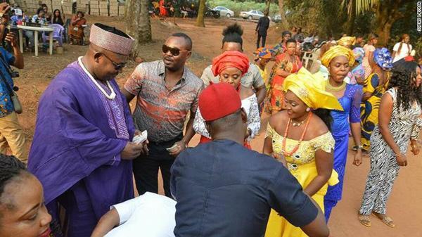 Anh chàng xứng danh thánh cưa năm 2018 nhờ chiêu tuyển vợ không giống ai-1