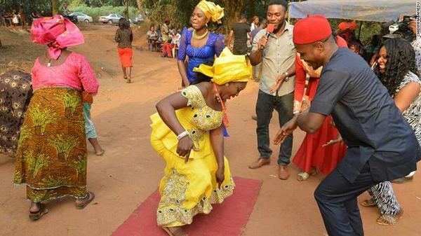 Anh chàng xứng danh thánh cưa năm 2018 nhờ chiêu tuyển vợ không giống ai-4