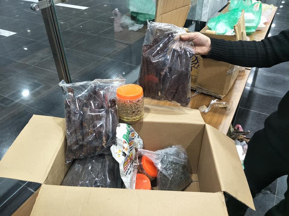 Clip: Cận cảnh bữa ăn vội sau hậu trường tập luyện vất vả của các Táo-3