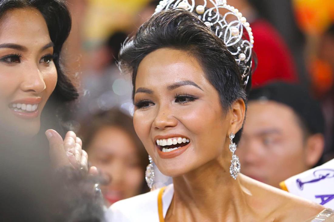 Nhan sắc đình đám của đối thủ trình diễn ngay trước HHen Niê tại Miss Universe 2018-1