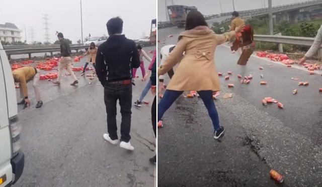 Hình ảnh đẹp: Xe tải chở Coca bị đổ, hàng chục người xúm lại giúp tài xế-2