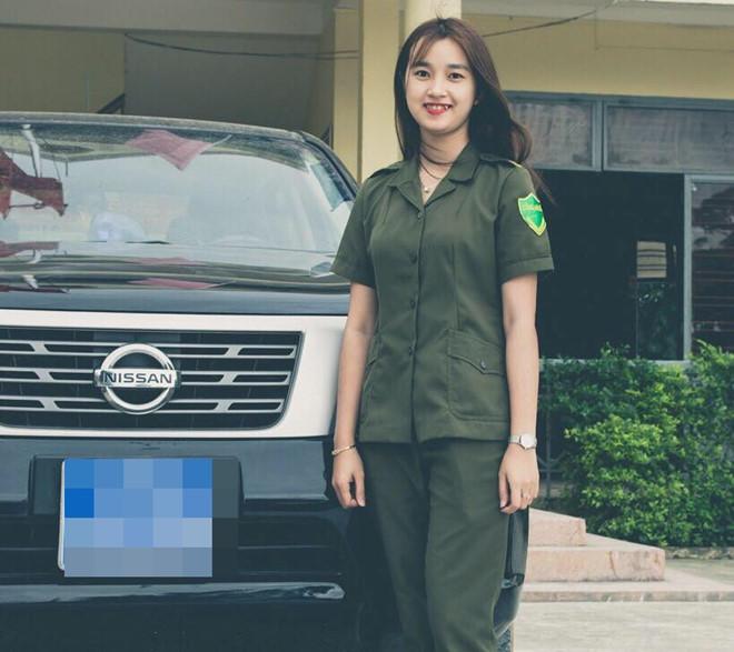 Nữ công an viên bị làm phiền sau bức ảnh xinh đẹp trên mạng-1