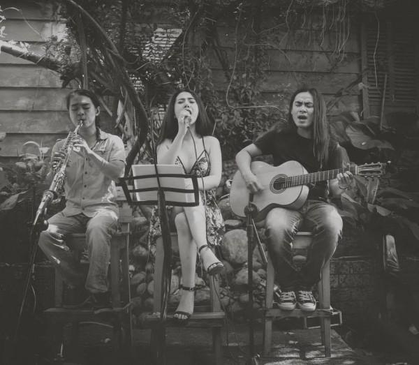 Cô giáo tiếng Anh siêu gợi cảm, giỏi 3 thứ tiếng biết chơi 4 nhạc cụ-5