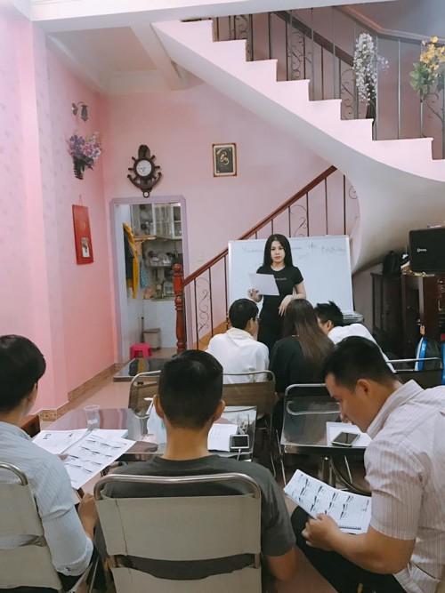 Cô giáo tiếng Anh siêu gợi cảm, giỏi 3 thứ tiếng biết chơi 4 nhạc cụ-6