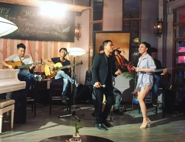 Cô giáo tiếng Anh siêu gợi cảm, giỏi 3 thứ tiếng biết chơi 4 nhạc cụ-7