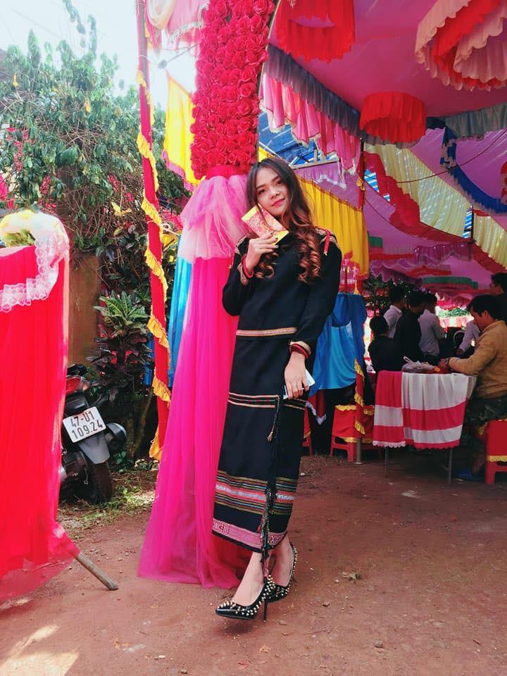 Chỉ là bức ảnh chụp chung, nhóm thiếu nữ Ê Đê gây bão vì ngoại hình xinh đẹp-3