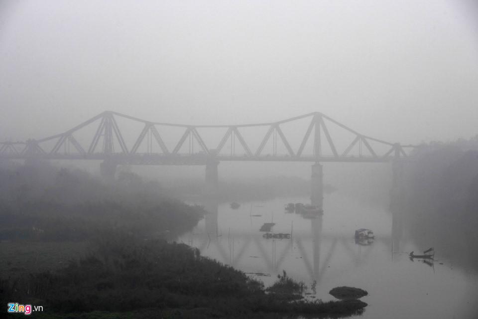 Các tòa nhà mất nóc trong sương mù dày đặc bao phủ Hà Nội-2