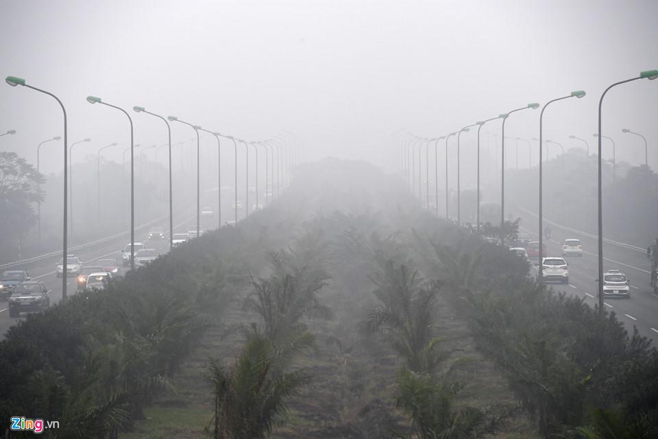 Các tòa nhà mất nóc trong sương mù dày đặc bao phủ Hà Nội-10