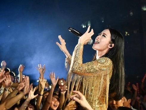 Trưởng Fanclub Đông Nhi: 'Không có chuyện fan quay lưng với thần tượng'