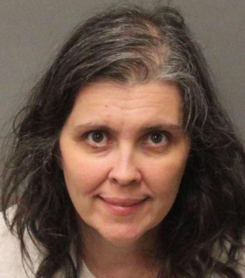 Tội ác của cặp bố mẹ xích giam 13 đứa con trong nhà chỉ thả ra vào ban đêm để cho đi kiếm ăn-2