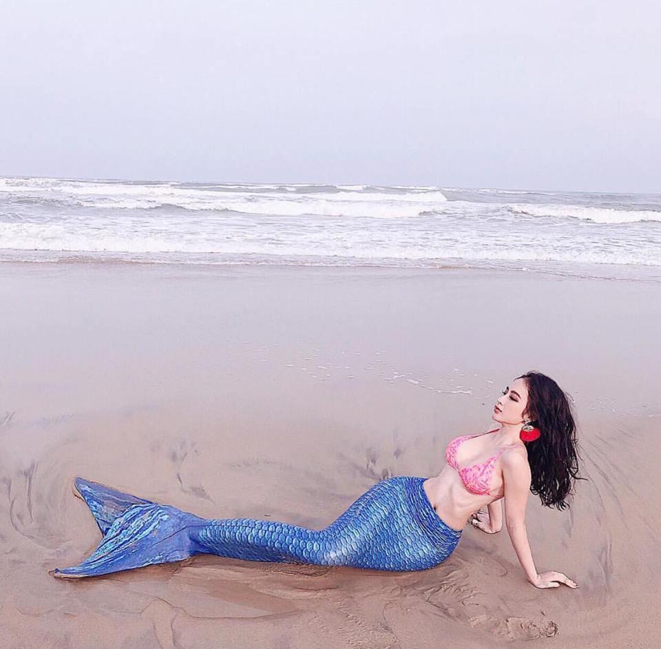 Angela Phương Trinh hóa nàng tiên cá, thả dáng sexy trên biển-1