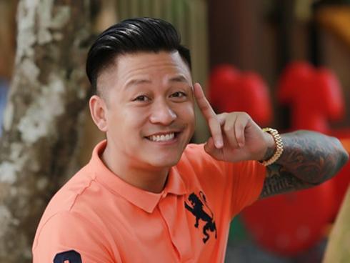 Tuấn Hưng nói về chuyện bị giật mic ngay trên sân khấu: 'Chuyện cấu nhéo hay đôi khi sàm sỡ là bình thường'