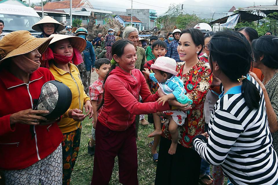 Không những PR miễn phí cho fan, thánh chửi Việt Hương còn hài hước tự nhận mình hóa trang giống chó Bắc Kinh-3