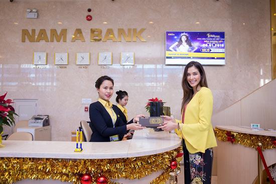 Tân hoa hậu H’Hen Niê tham quan hội sở Nam A Bank-3