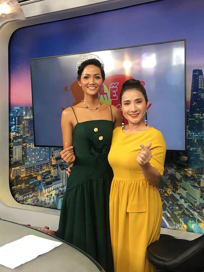 Liên tục trễ hẹn, Hoa hậu HHen Niê chia sẻ vì lịch làm việc dày đặc và kẹt xe mất kiểm soát-1