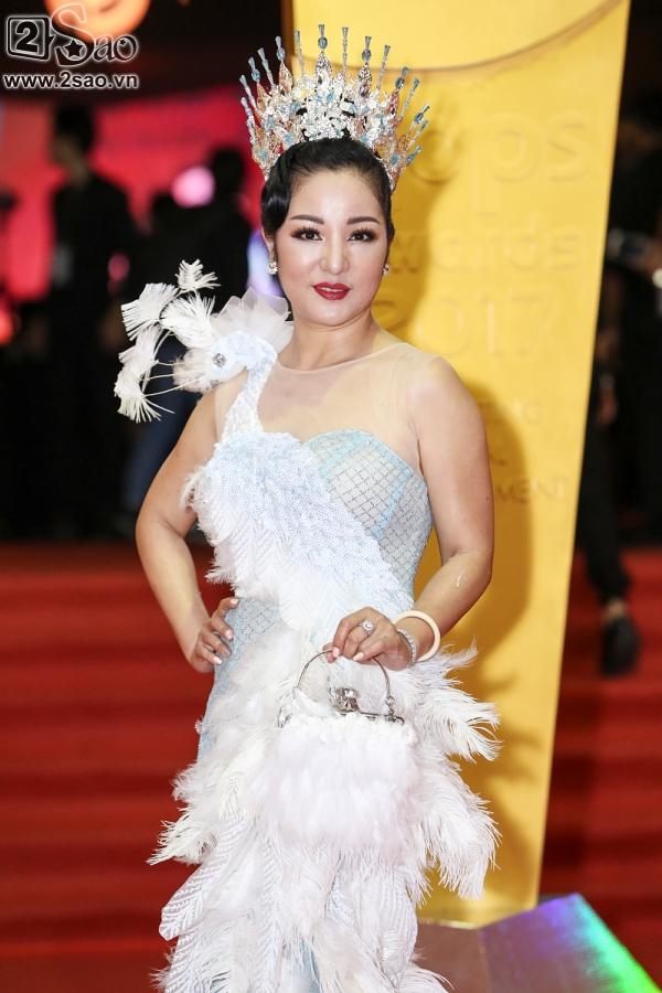 Thúy Nga hóa nàng ngỗng lạc quẻ - Mỹ Tâm mặc tone hồng sến sẩm lọt top sao xấu tuần qua-1