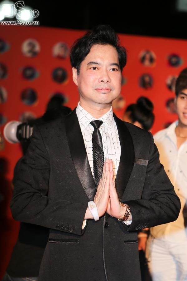 Danh hài Thúy Nga đại náo sự kiện khi mang theo lông ngỗng rải khắp thảm đỏ-8