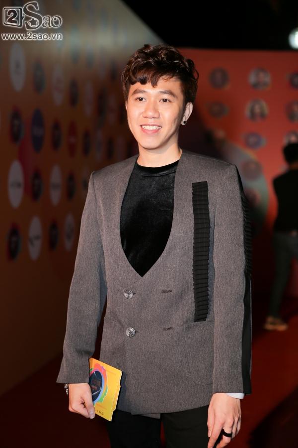 Danh hài Thúy Nga đại náo sự kiện khi mang theo lông ngỗng rải khắp thảm đỏ-11